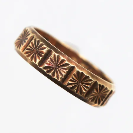 Ring, mönstrad, Stl:16½, bredd: 5mm, gravyr, 14K Vikt: 3,7 g
