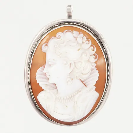 Hänge/Brosch med camé 50x35mm, ostämplat silver Vikt: 13,6 g