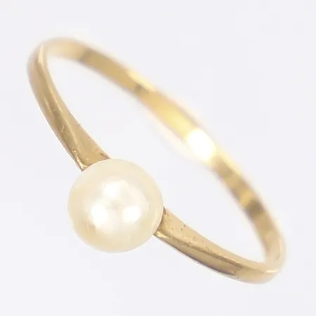Ring med pärla stl 17 bredd 1-5mm slitna stämplar 18K Vikt: 1,1 g