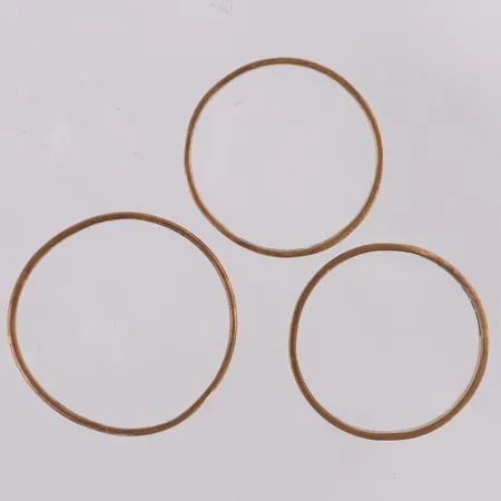 3 ringar gravyrer något skeva 18K  Vikt: 4,9 g