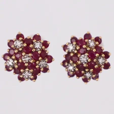 Örhängen med diamanter 14 x ca0,005ct och troligtvis rubiner ca Ø12mm, 18K  Vikt: 5,8 g