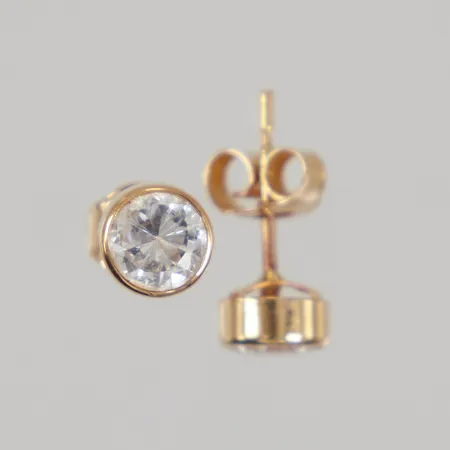 Ett par örhängen med vita stenar Ø ca 4mm, 18K Vikt: 1 g