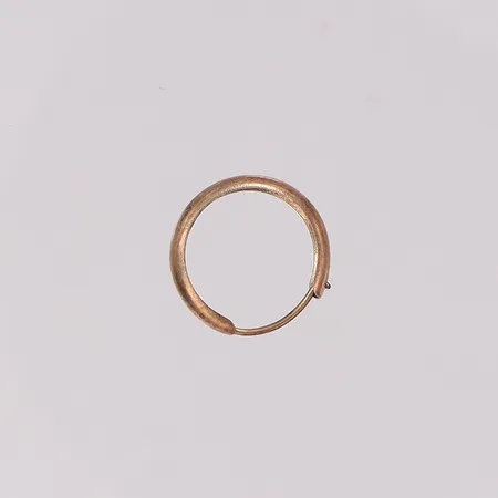 Udda creol förgyllt silver ca Ø12,9mm bredd 3,1mm, sliten förgyllning, något skev, GHA silver 830/1000  Vikt: 0,2 g