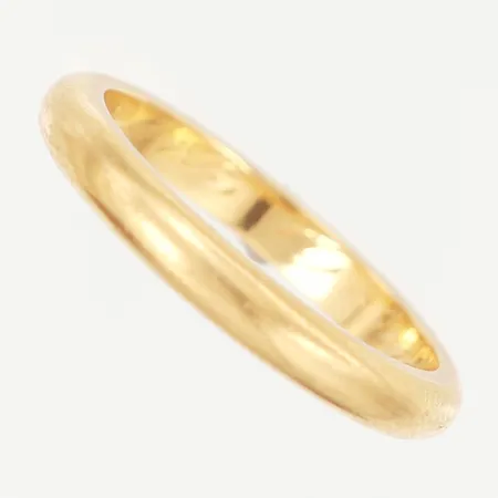 Ring slät stl:19¾ bredd: 3mm, gravyr, 18K Vikt: 6,2 g