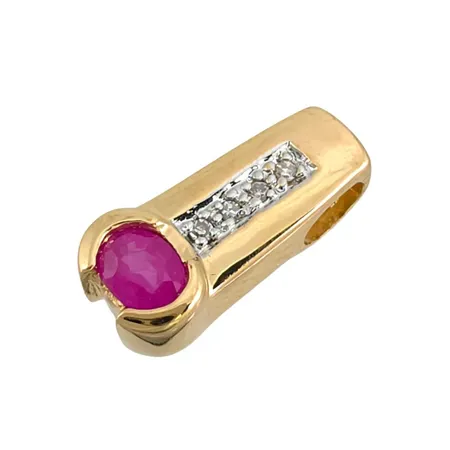 Hänge i 18K guld, Rubin 3x4 mm, Diamanter 4 x 0,003ct, Guldfynd (GHA), längd 13 mm, bredd 4-6 mm, fint skick, stenar utan anmärkning Vikt: 1,7 g