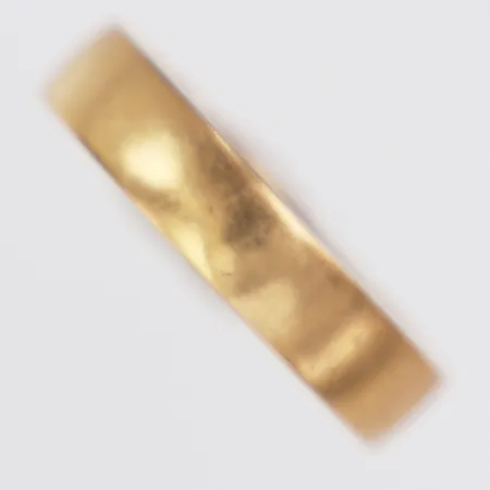 Ring slät Andersson år 1957, stl:16¾, bredd 4,1mm, gravyr, 18K Vikt: 4,5 g