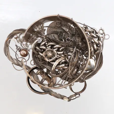 Diverse silversmycken, defekta, 830-925/1000 silver Vikt: 121,2 g