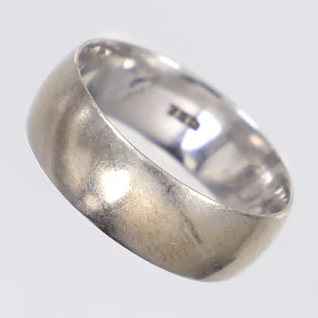 Ring stl 18 bredd 5mm gravyr slitage vitguld 18K Vikt: 6,1 g