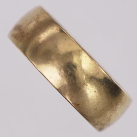 Ring slät stl:18½ bredd 6,7mm, ograverad, 14K  Vikt: 3,4 g