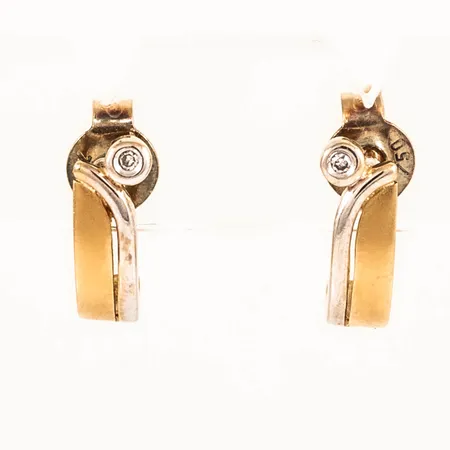 Örhängen med diamanter 2 x ca 0,01ct mått 11,5 x 4 mm 1,9g 18K.