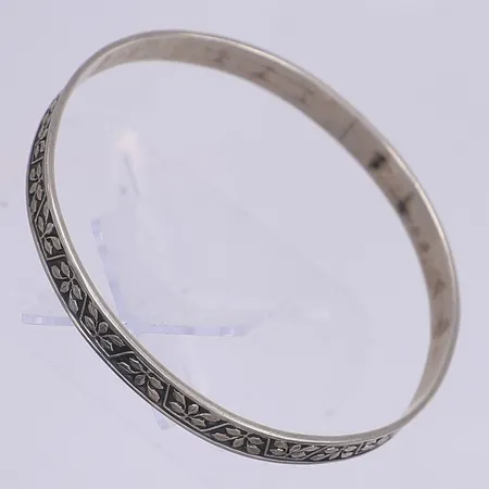 Armband med präglad dekor Ø65mm bredd 6mm ostämplat silver 830/1000 Vikt: 14,1 g