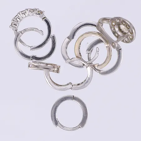 9 Örhängen delvis med udda stenar udda silver 925/1000 Vikt: 6,7 g