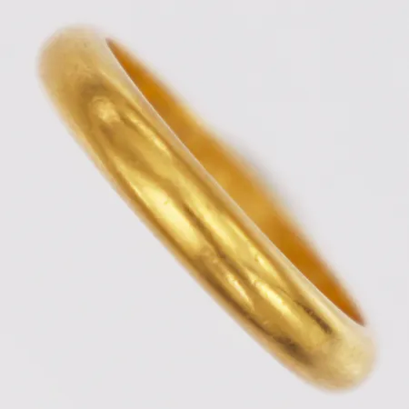 Ring slät stl:17¾ bredd 3,6mm, gravyr, 23K Vikt: 6,8 g