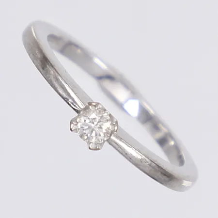 Ring med diamant 0,10ct enl gravyr stl 17 bredd 1,5-3mm vitguld 18K Vikt: 3,3 g