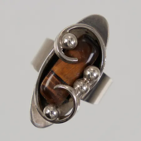 Ring med tigeröga öppen skena, inre bredd ca 17,66mm, fattning 13,4 x 31,3mm, rostfritt stål, Dansk design
