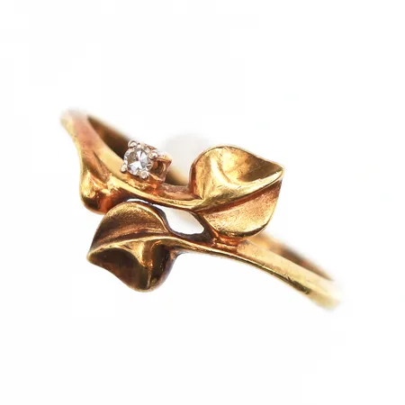 Ring med diamant 0,02ct enligt gravyr, Stl:16¼, bredd: 1,7-10,2mm, 18K Vikt: 2,3 g