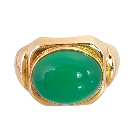 Klackring i 18K guld, grön ädelsten 9,5 x 12 mm, BEH Bengt Hallberg Guldsmeds AB, svensk kontrollstämpel, Köping, stl:18¾ mm, bredd 3-13 mm, sten utan anmärkning, fint skick Vikt: 5 g