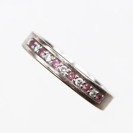 Ring med diamanter 0,10ctv enligt gravyr, Stl:18½, bredd: 4mm, gravyr, vitguld, 18K Vikt: 5,6 g