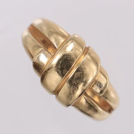 Ring stl:20¼ bredd 3,7-11,3mm, något skev, sliten karatstämpel. 14K Vikt: 6,2 g