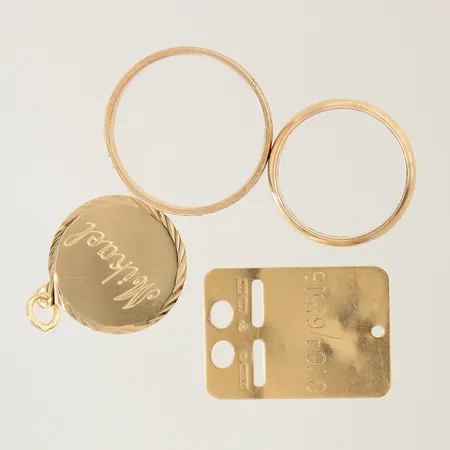 Diverse guldsmycken gravyr 18K Vikt: 10,6 g
