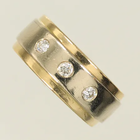 Ring tvåfärgad med vita stenar, stl 18, bredd 7,9mm, 14K Vikt: 6,5 g