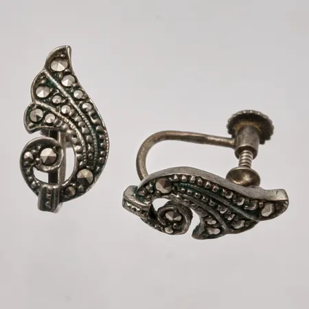 Örhänge mått 8,3x16,4mm, markasiter, 830/1000 silver, skruv lås, 3,3g.
