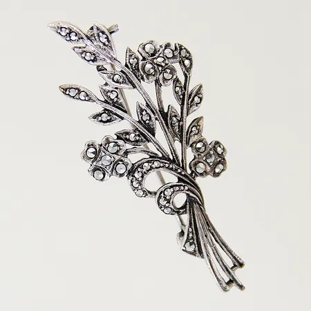 Brosch blombukett med markasiter 53x25mm skev nål silver 800/1000 Vikt: 5,8 g