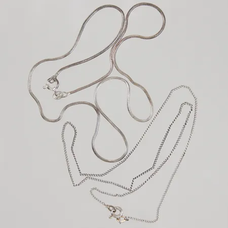 2 Kedjor, defekter, Silver 925/1000 Vikt: 6,6 g