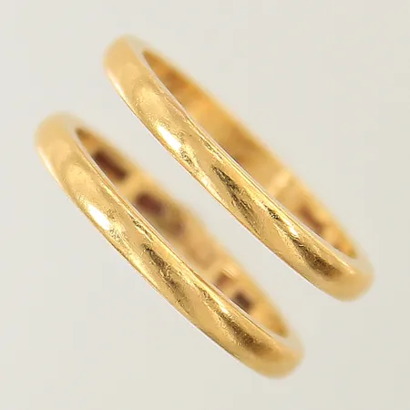 2 Ringar släta stl:16¾ bredd 2,3mm 23K Vikt: 7,2 g