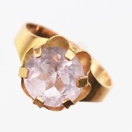 Ring med lila sten, Stl:17, bredd: 3,1-11,8mm, 18K Vikt: 3,1 g
