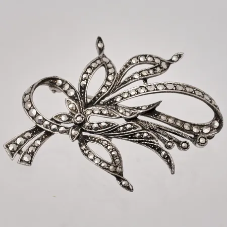 Brosch 36,7x51,6mm, Markasiter, 830/1000 silver, 9,64g.