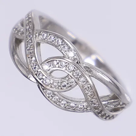 Ring med vita stenar stl:16½ bredd 2-8mm silver 925/1000 Vikt: 2,5 g