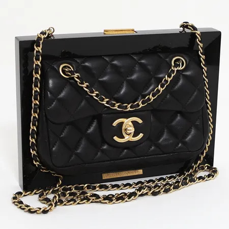 Väska Chanel Black Privée Collection Runway Frame Bag SAC 1112 ca. 22x16x5cm, svart quiltat lammskinn med plexiglas-ram, från år. 2014, lättare slitage, dustbag medföjer, inga övriga tillbehör