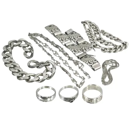 Diverse silversmycken 830-925/1000, defekta  Vikt: 92,6 g