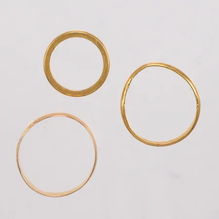 3 ringar släta gravyr defekta 18K Vikt: 10,3 g