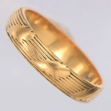 Ring mönstrad Hallberg år 1945 stl:18¾, 18K  Vikt: 4,4 g