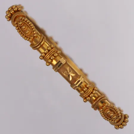 Armring mönstrad ca Ø58mm bredd 7mm, skev, 22K   Vikt: 15,9 g