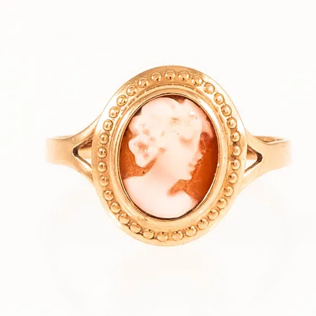 Ring med kamé stl:16¾ bredd 2-13mm, 18K 1,7g.
