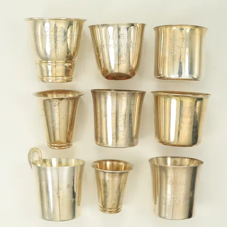 Diverse silver, nio bägare höjd ca 4-5cm, gravyr, Silver 830/1000 Vikt: 179 g