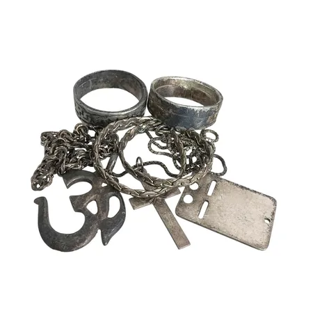 Diverse smycken, silver, defekter/gravyrer förekommer Vikt: 36,9 g