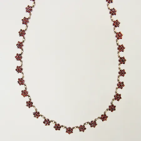 Collier med granater längd 44,5cm bredd 8,7mm säkerhetskedja förgyllt silver 800-835/1000 Vikt: 25 g