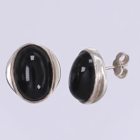 Ett par örhängen med svarta stenar 12 x 15mm silver 925/1000 Bruttovikt: 4,1g Vikt: 4,1 g