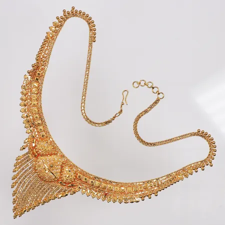 Collier längd ca 35-37cm, ojämn, 22K  Vikt: 23,8 g
