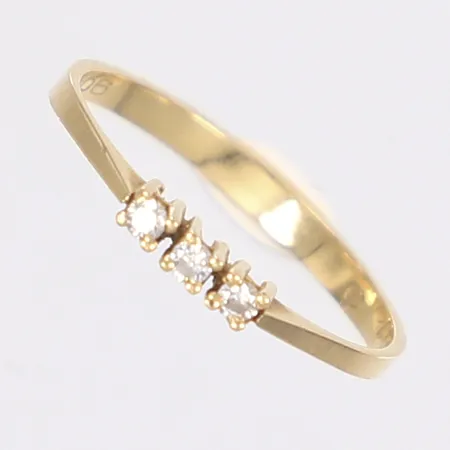 Ring med diamanter totalt 0,06ct enligt gravyr stl:16½ bredd 2mm 18K Vikt: 1,3 g