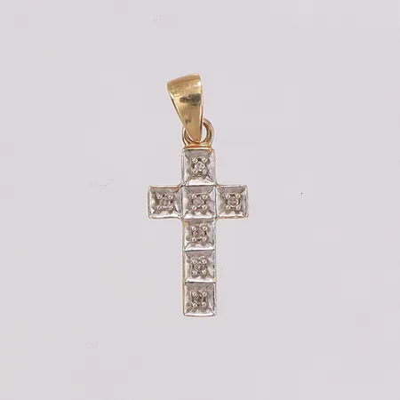 Hänge kors med 8/8-slipade diamanter 7xca0,005ct, längd 20,3mm bredd 8,1mm, GHA. 18K Vikt: 0,7 g