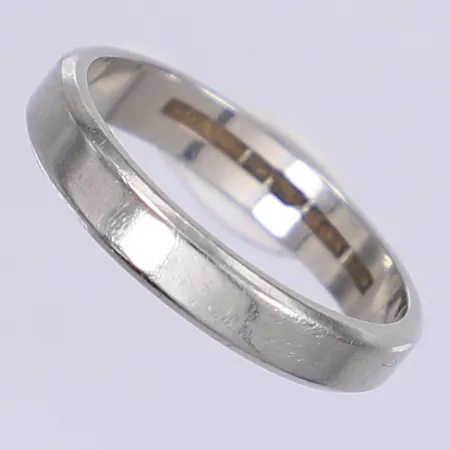 Ring stl:17¼ bredd 3mm Gustaf Dahlgren & Co Malmö troligen 1974 gravyr 18K Vikt: 3,7 g