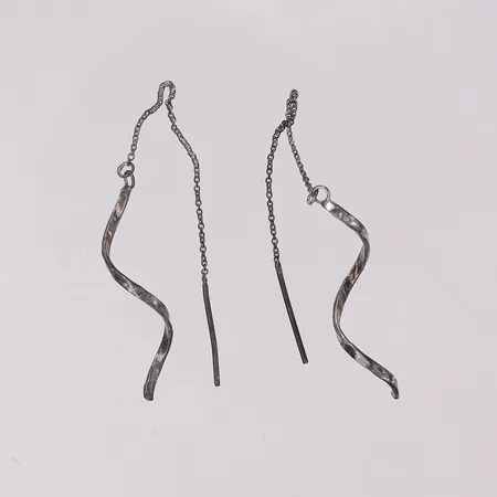 Örhängen spiraler, längd 45mm bredd , hamrad yta, silver 925/1000 Vikt: 1,4 g
