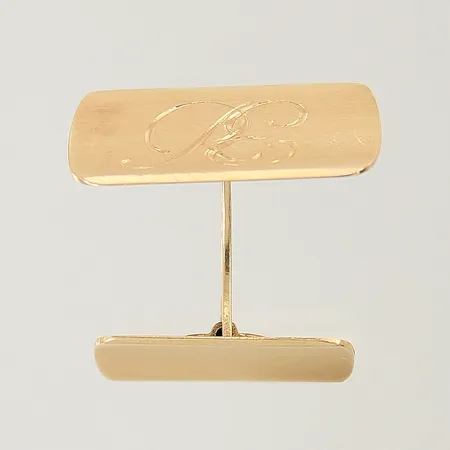 Udda manschettknapp, gravyr 18K Vikt: 3,9 g