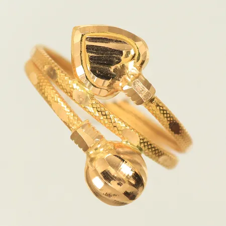 Ring med mönster, stl 19½, bredd 3,6-16,8mm 21K Vikt: 2,7 g