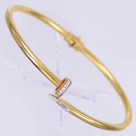 Armring med små vita stenar Ø5x6,5cm OBS ej märkesvara 21K Vikt: 8,6 g